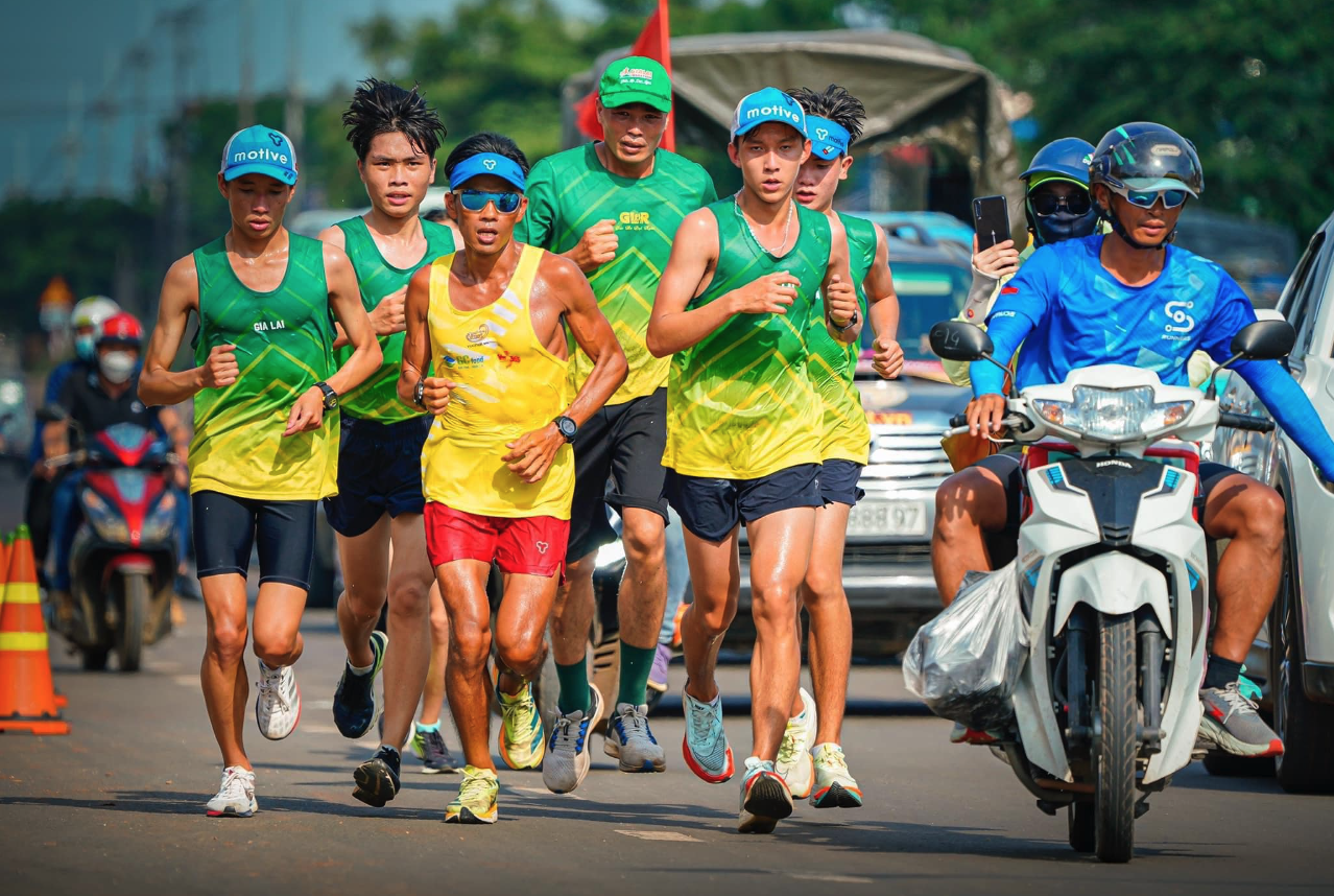 Tranh cãi về ý tưởng chạy bộ xuyên Việt