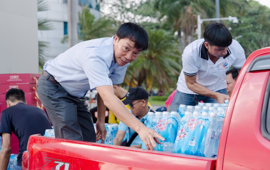 Đưa lao động nghèo từ các tỉnh phía Nam về Thái Bình ăn Tết