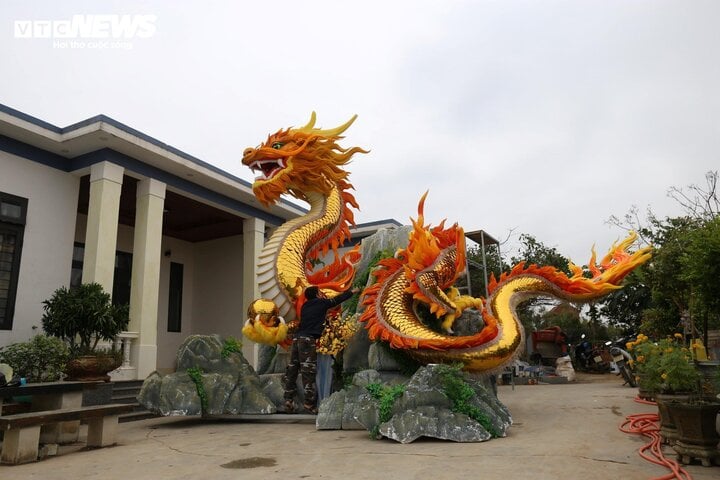 Cận cảnh linh vật rồng uy nghi ở thị trấn biên giới Quảng Trị