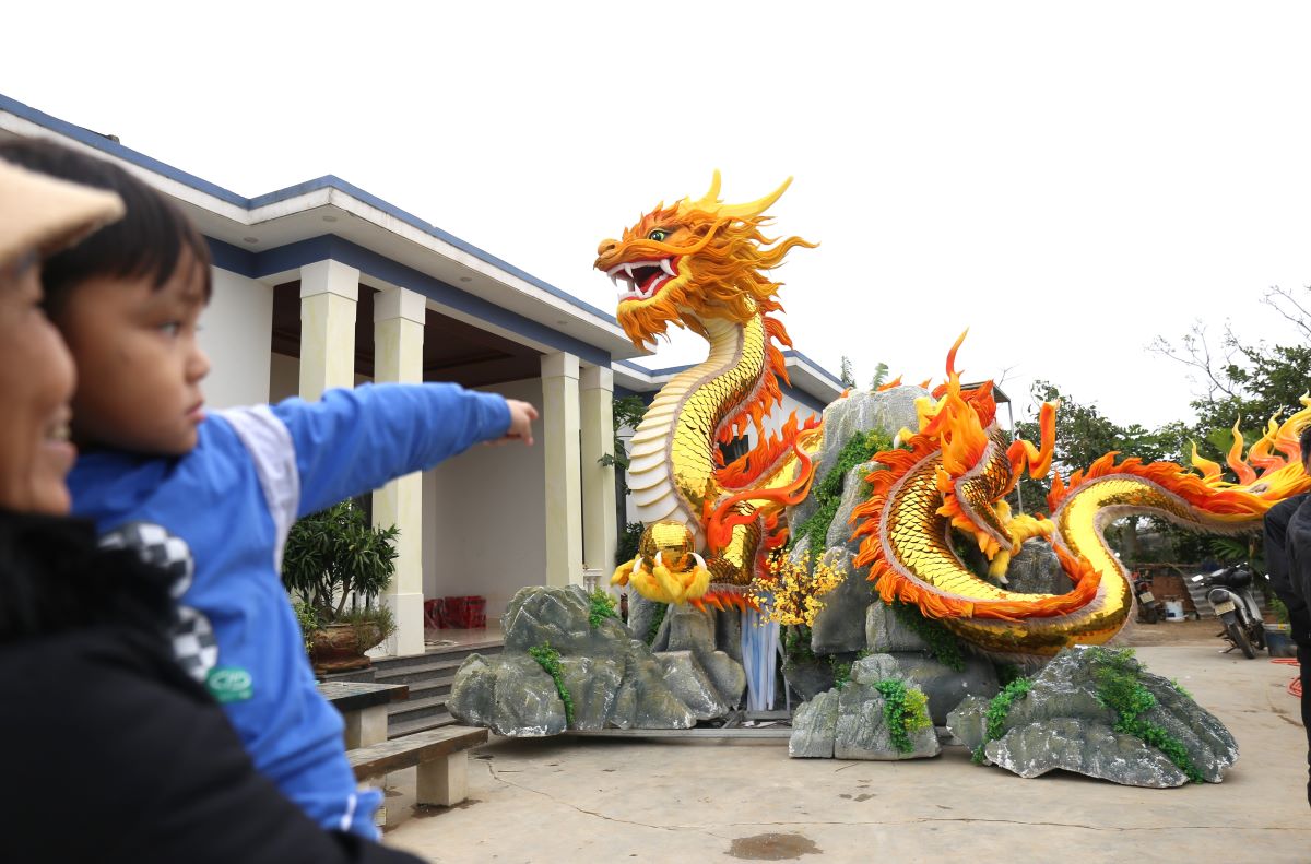 Hé lộ hình ảnh linh vật rồng 'siêu đẹp' ở Quảng Trị do Đinh Văn Tâm chế tác