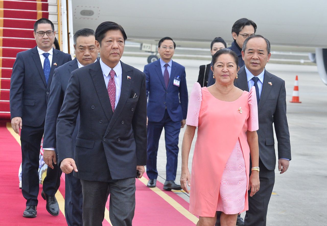 Tổng thống Philippines đến Hà Nội, bắt đầu chuyến thăm Việt Nam
