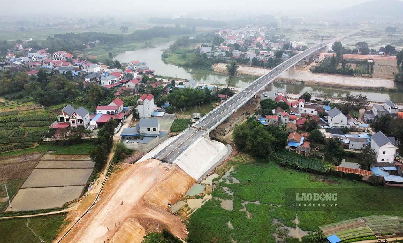 Thiếu đường dẫn, cầu 540 tỉ nối Thái Nguyên - Bắc Giang nguy cơ đắp chiếu