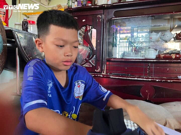 Cậu bé 10 tuổi ở Phú Yên đạp xe đi Bình Dương tìm mẹ: Khi nỗi nhớ thắng nỗi sợ