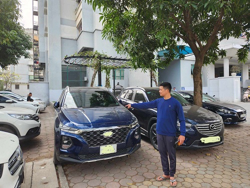 Ngang nhiên ăn trộm xe ôtô giữa khu chung cư tại Hà Nội