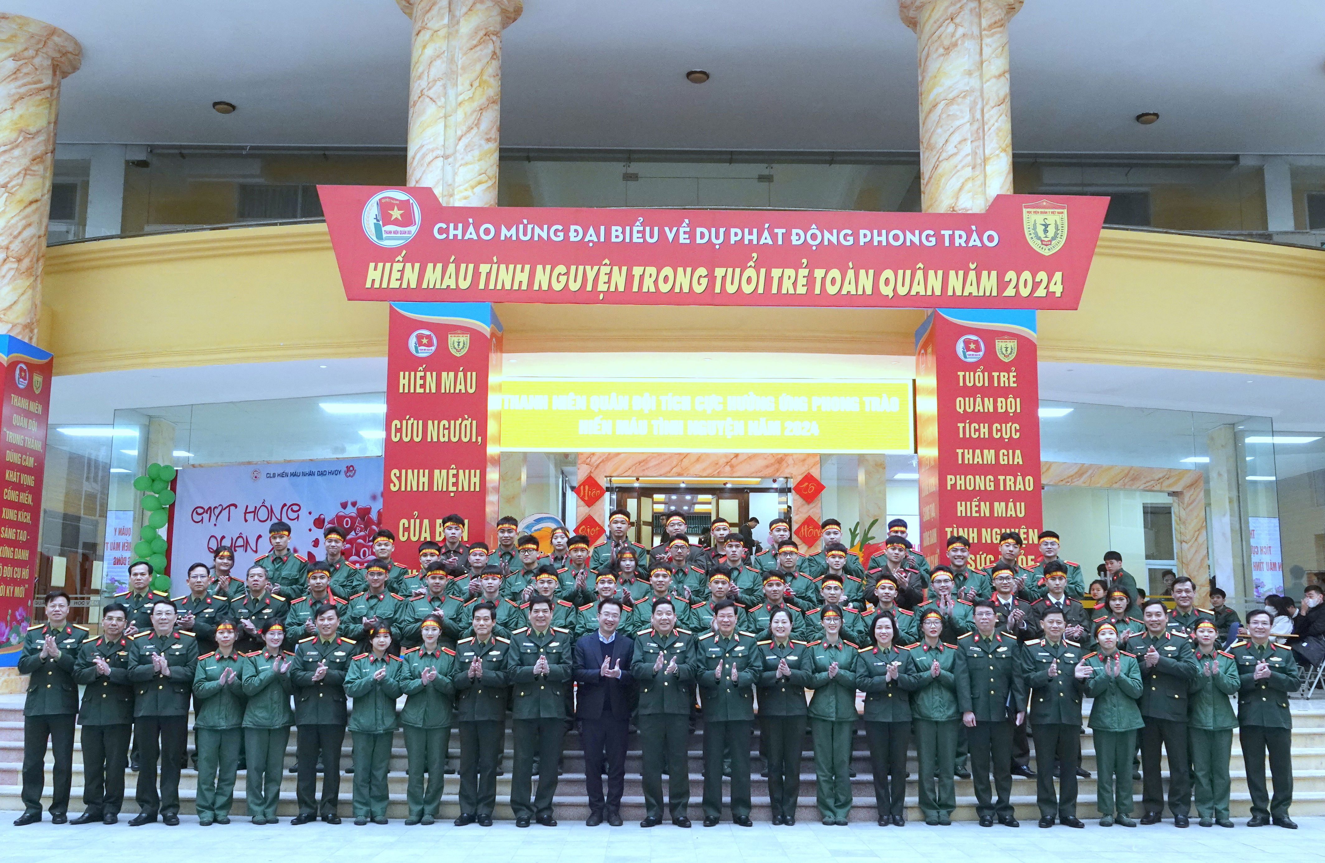 Trung tướng Nguyễn Văn Gấu: Thanh niên Quân đội luôn sẵn sàng hiến máu cứu người