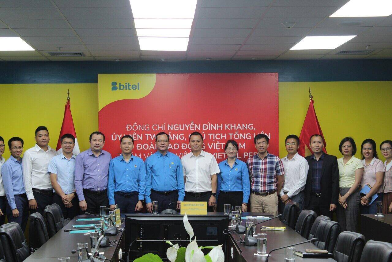 Chủ tịch Tổng Liên đoàn Lao động Việt Nam thăm người lao động Việt Nam tại Công ty Viettel Peru