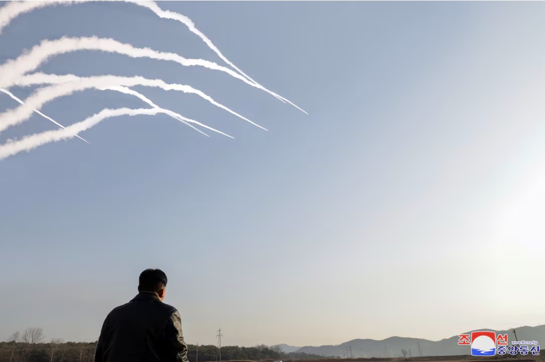 Triều Tiên tập trận với bệ phóng tên lửa đa nòng ‘siêu lớn’