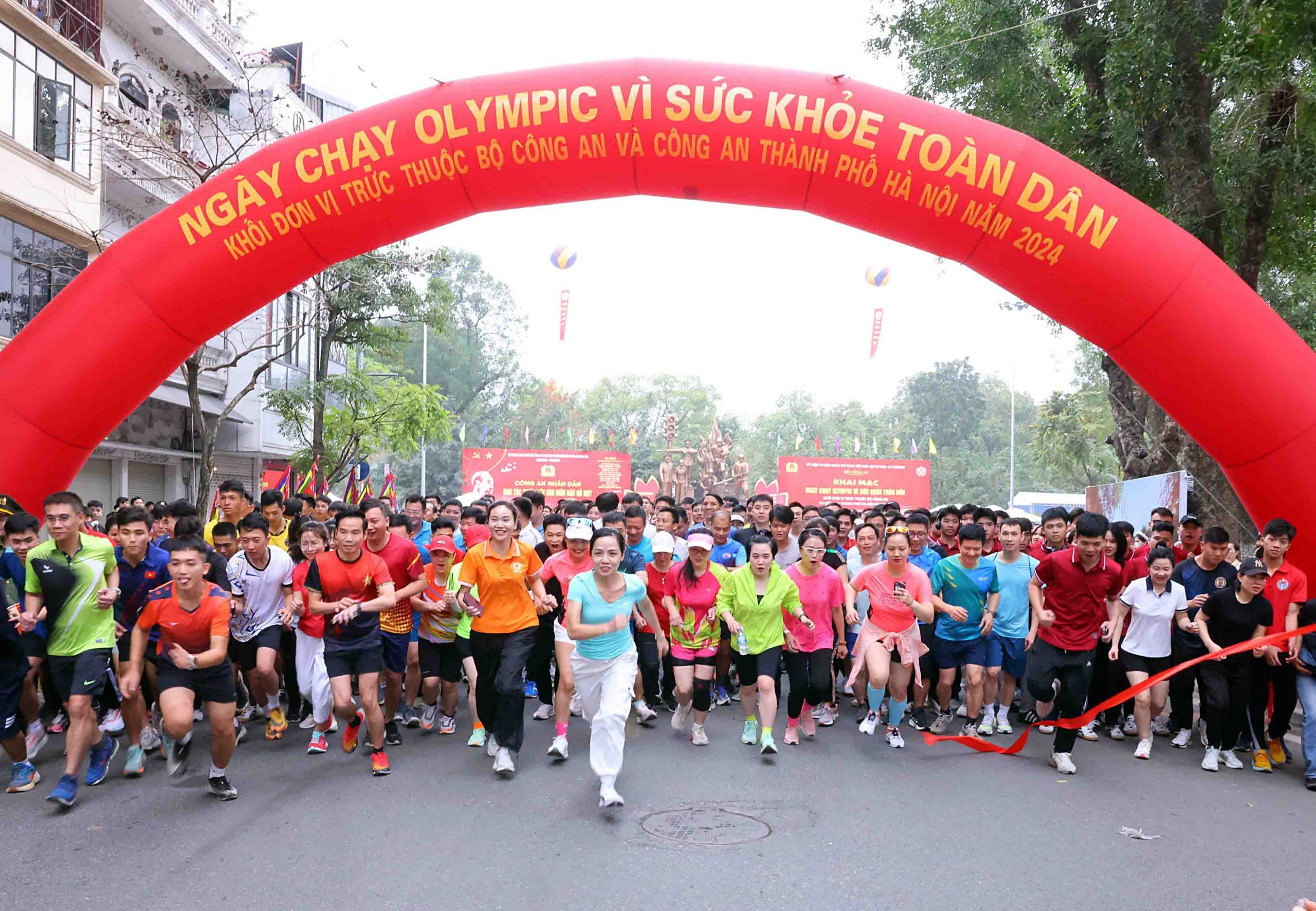 2.500 cán bộ, chiến sĩ tham gia ‘Ngày chạy Olympic vì sức khỏe toàn dân năm 2024’