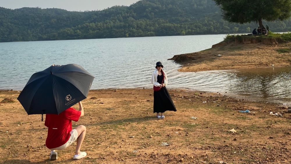 Hồ Phú Ninh Quảng Nam thu hút du khách nhưng rác thải xuất hiện khắp nơi