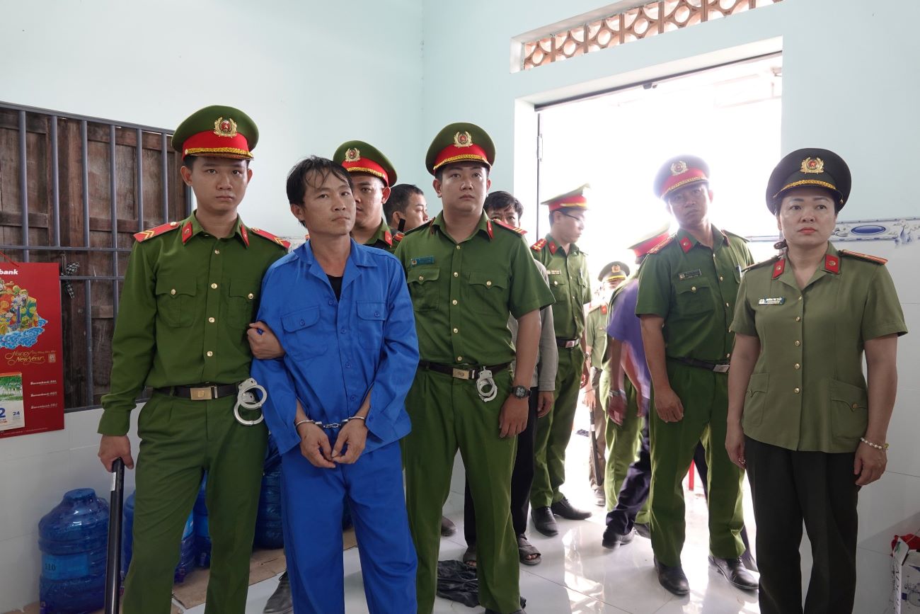 Khám xét nhà của đối tượng “cát tặc” bị bắt tạm giam ở Bình Thuận