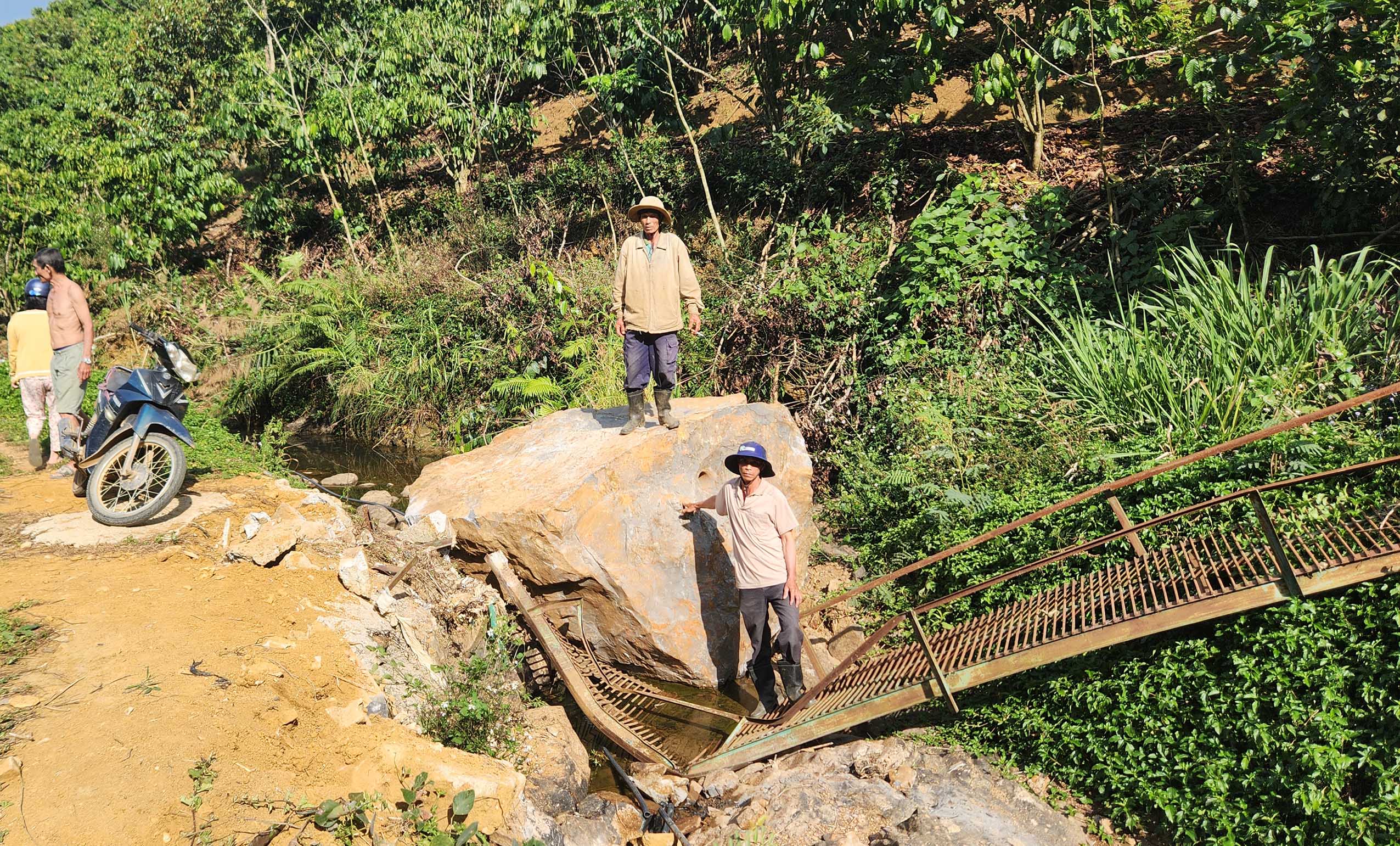Lâm Đồng: Mỏ đá nổ mìn làm sập chòi, hư hại cây trồng của người dân