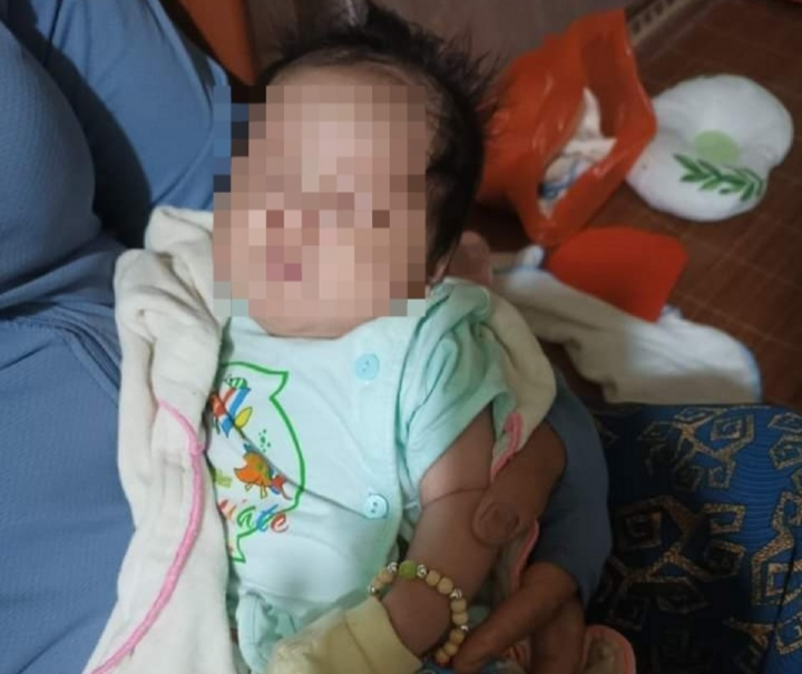 Tìm thân nhân bé trai bị bỏ rơi trước cửa nhà dân ở Hà Tĩnh