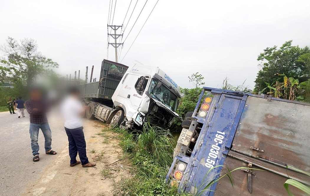 Tai nạn liên hoàn tại Tuyên Quang, xe đầu kéo đối đầu 2 ôtô khiến 4 xe hư hỏng nặng