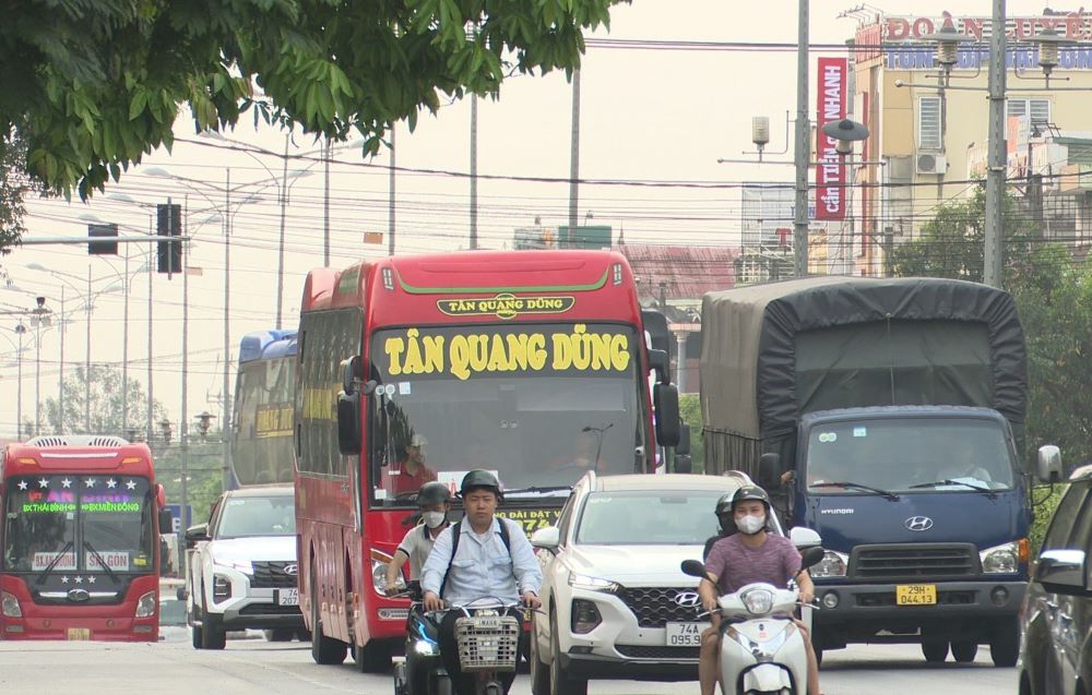 Phân luồng giao thông ở cao tốc Cam Lộ - La Sơn khiến tai nạn gia tăng