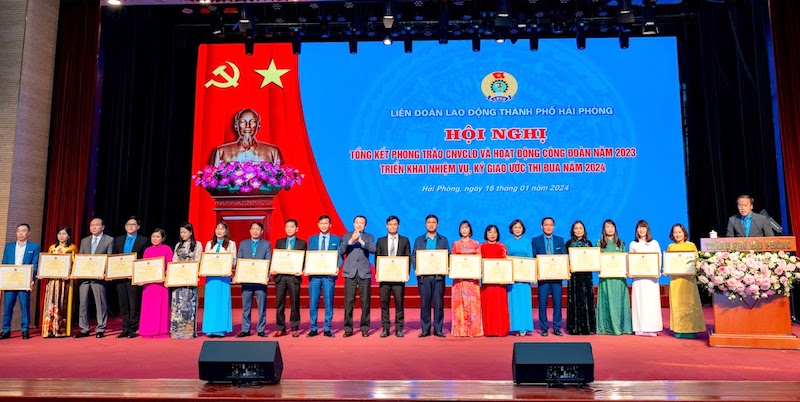 Đẩy mạnh thi đua chào mừng 95 năm Ngày thành lập Công đoàn Việt Nam