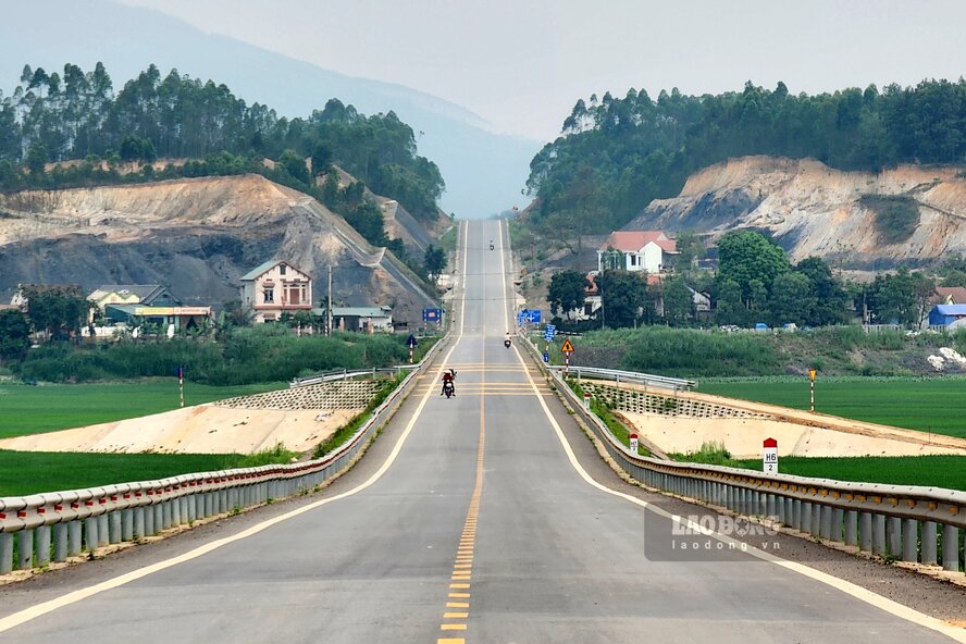 Bàn giao, đưa vào sử dụng 24km trên tuyến đường liên vùng kết nối Phú Thọ - Yên Bái