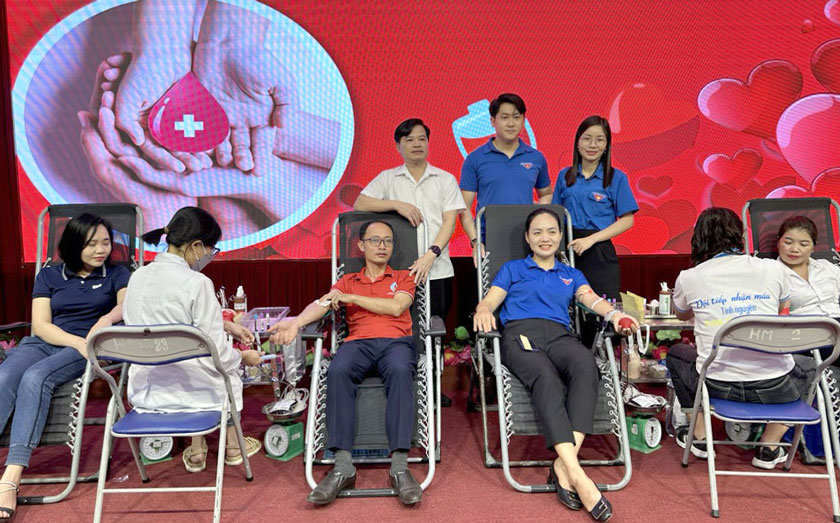 800 đoàn viên Yên Bái tham gia hiến máu tình nguyện