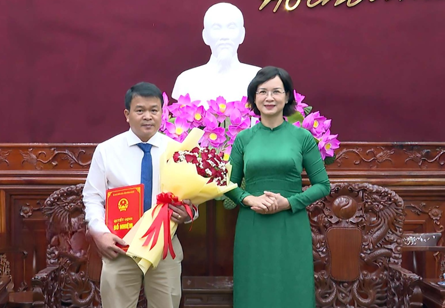 UBND tỉnh Bình Phước trao quyết định bổ nhiệm cán bộ