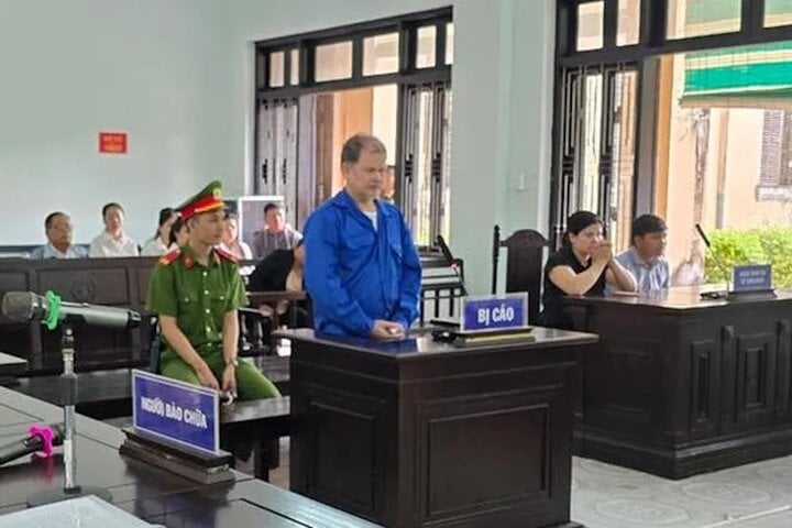 Kẻ đâm trọng thương chủ tịch phường ở Huế lĩnh 6 năm tù