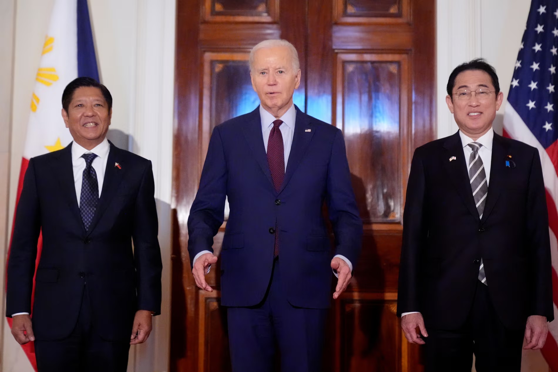Tổng thống Mỹ Biden cam kết bảo vệ Philippines
