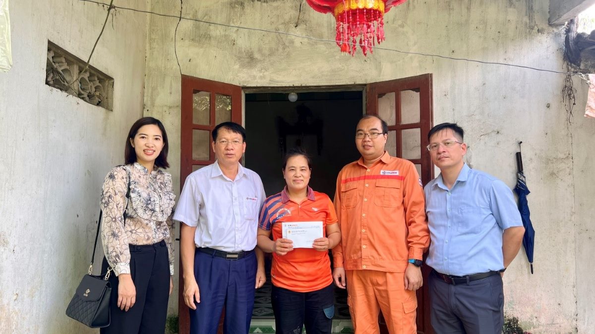 Công đoàn Công ty Nhiệt điện Mông Dương thăm hỏi NLĐ nhân Tháng Công nhân