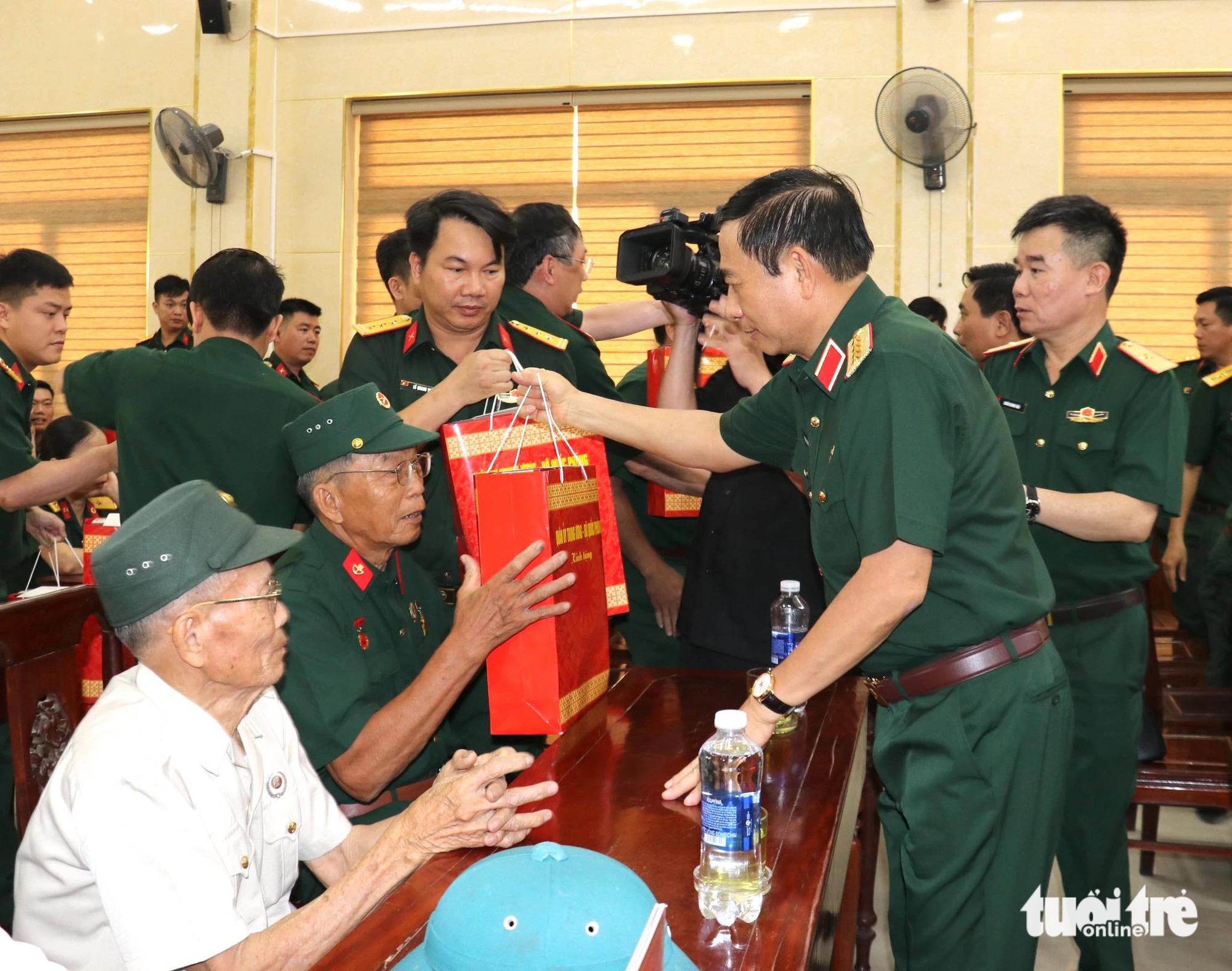 Bộ trưởng Bộ Quốc phòng tặng 20 nhà tình nghĩa ở Quảng Trị