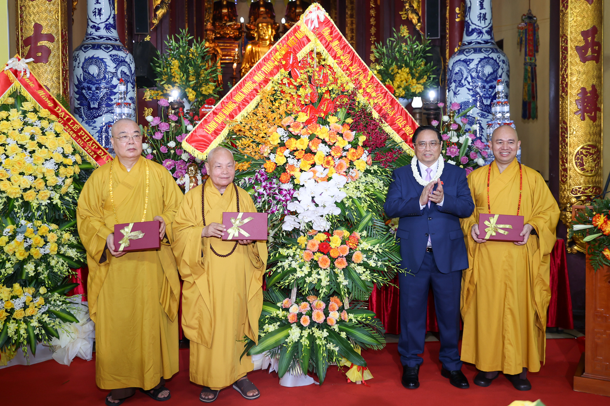 Thủ tướng Phạm Minh Chính dự Đại lễ Phật đản 2024 cùng tăng ni, phật tử