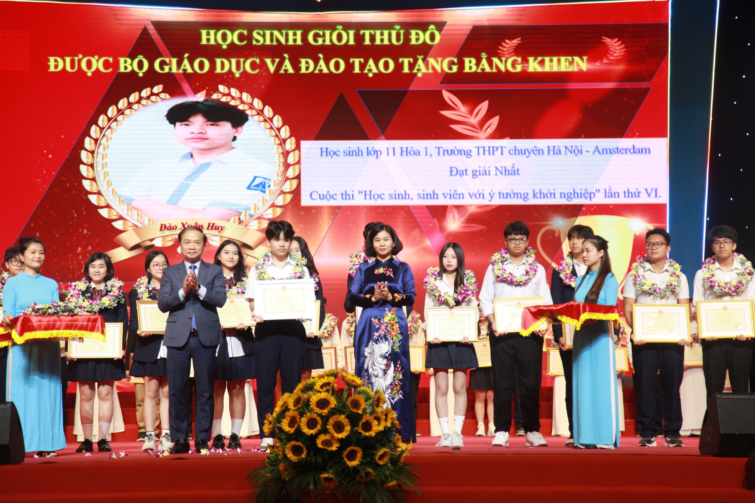 Tuyên dương 820 học sinh: Hà Nội dẫn đầu cả nước về học sinh giỏi quốc gia, quốc tế