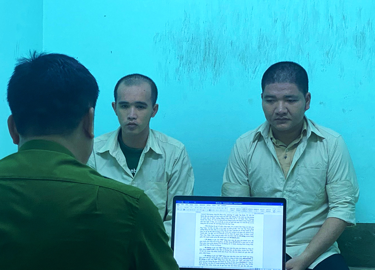 Đưa hàng nghìn giấy tờ giả từ Campuchia về TP HCM