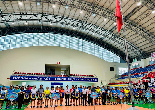 100 đoàn viên Công đoàn viên chức Quảng Bình tham dự giải cầu lông năm 2024