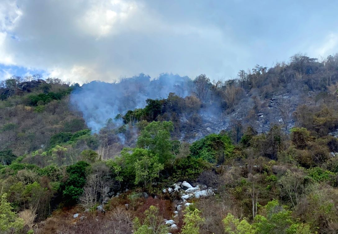 Cháy rừng trên núi Tô ở An Giang, xuất hiện nhiều tiếng nổ