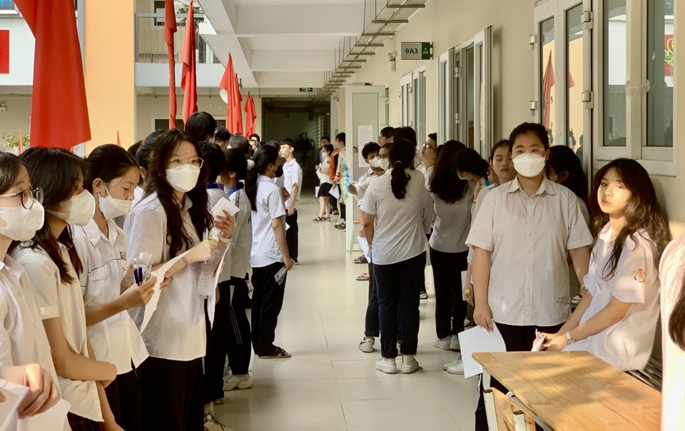 Kỳ thi lớp 10 năm 2024 tại Hà Nội: Top 10 trường có tỷ lệ chọi cao nhất; lời khuyên cho thí sinh