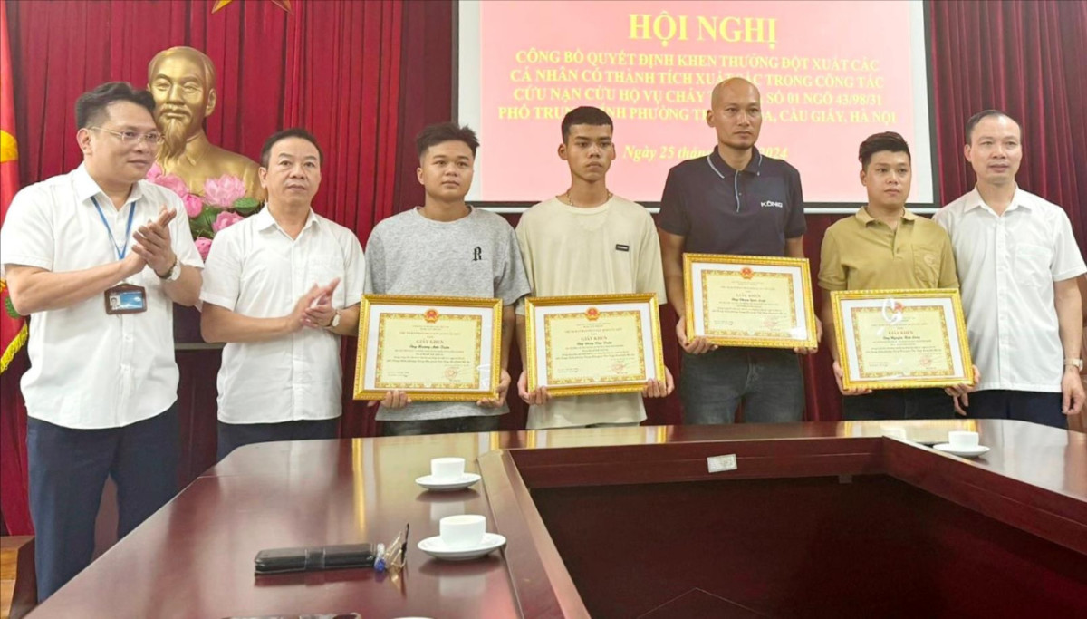 4 người cứu nạn nhân vụ cháy ở Trung Kính được khen thưởng