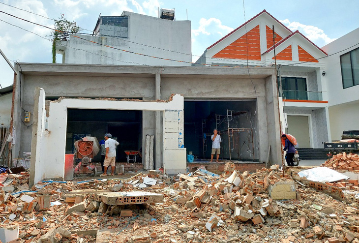 Hàng trăm hộ dân tháo nhà, giao mặt bằng làm đường Nguyễn Thị Định