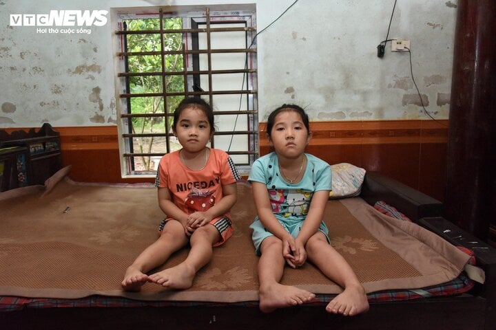 Câu hỏi ngày đầu đến trường của 2 chị em bị bệnh hiểm nghèo và nước mắt người mẹ