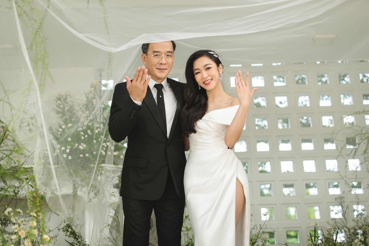 Thắng Ngô ném nhẫn cưới sau một năm chia tay Hà Thanh Xuân