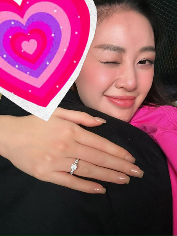 Hoa hậu Khánh Vân được bạn trai cầu hôn