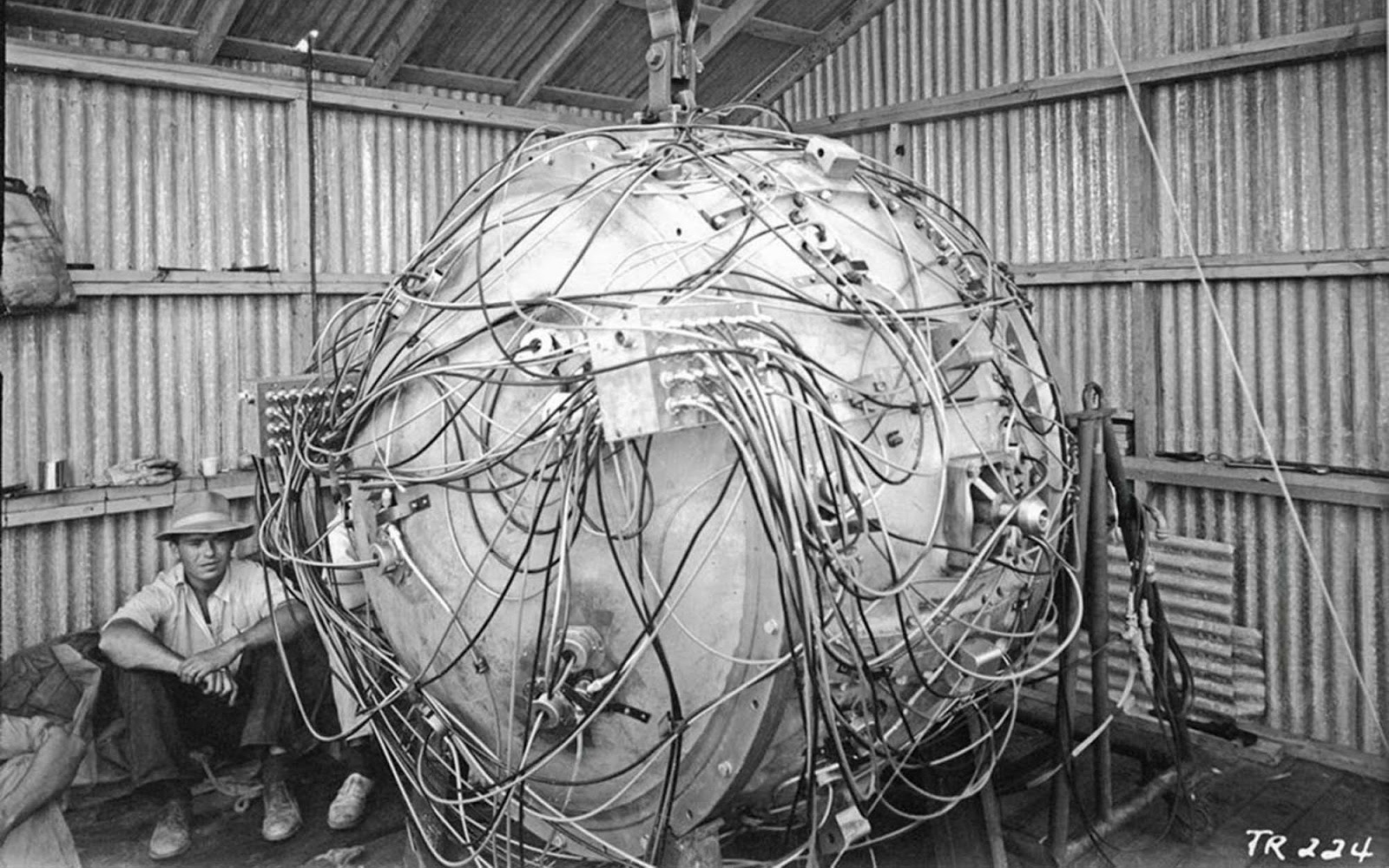 Quả bom nguyên tử đầu tiên trên thế giới