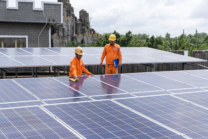 Đề xuất giá điện mặt trời mái nhà bán cho EVN giá 671 đồng/kWh