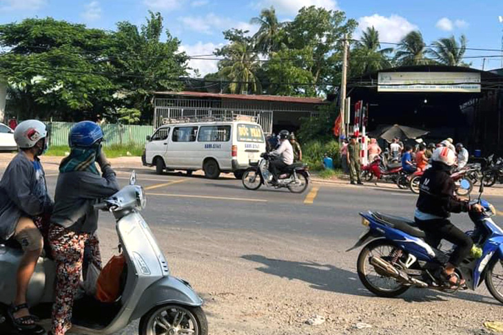 Mùi hôi nồng nặc từ ngôi nhà khóa trái, công an phá cửa phát hiện hai thi thể