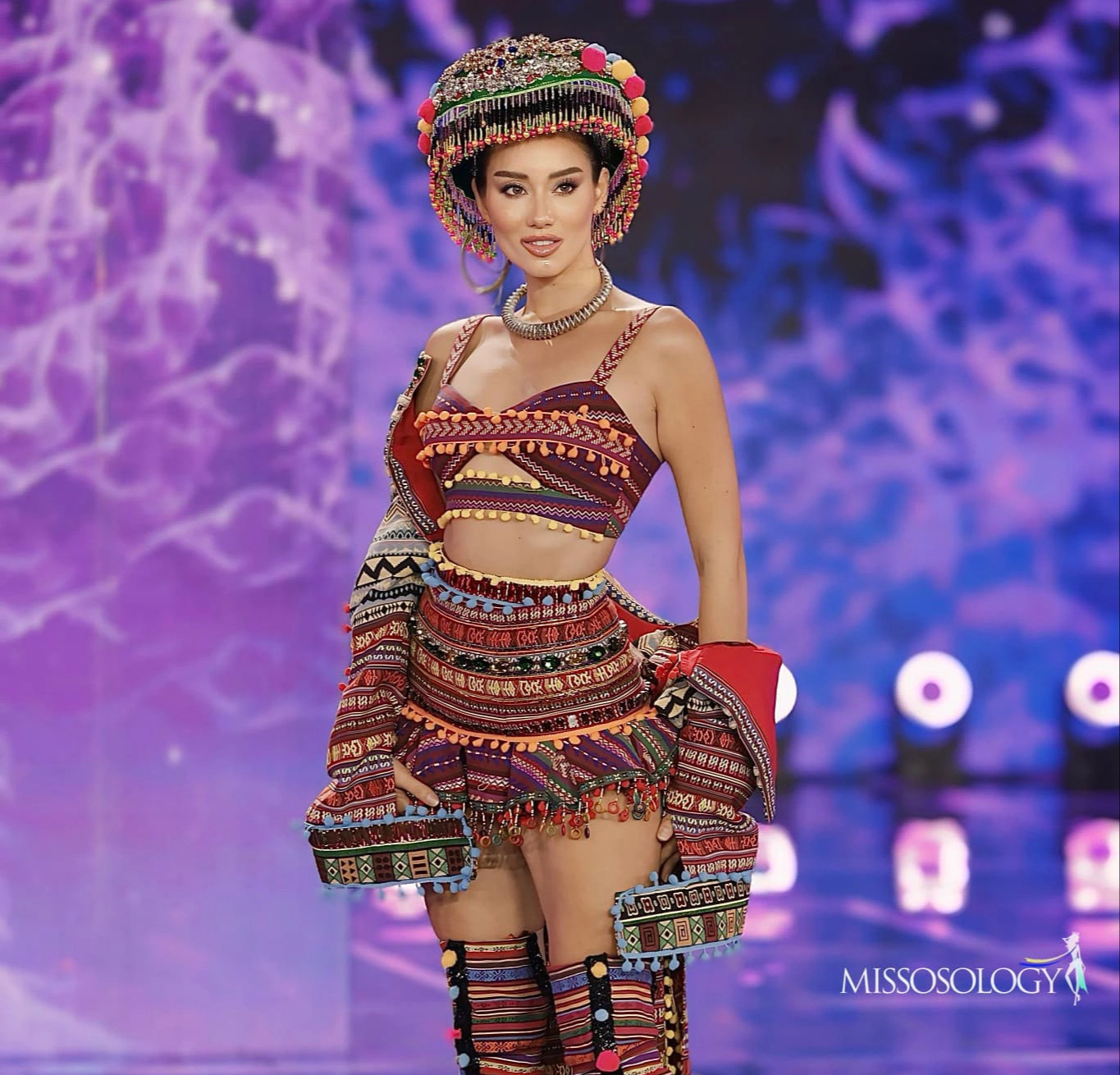 Ngắm các trang phục dân tộc cầu kỳ, sexy tại Hoa hậu Siêu quốc gia 2024