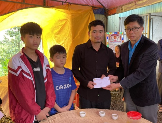 Chung tay hỗ trợ gia đình cô giáo tử vong do sạt lở đất ở Lâm Đồng
