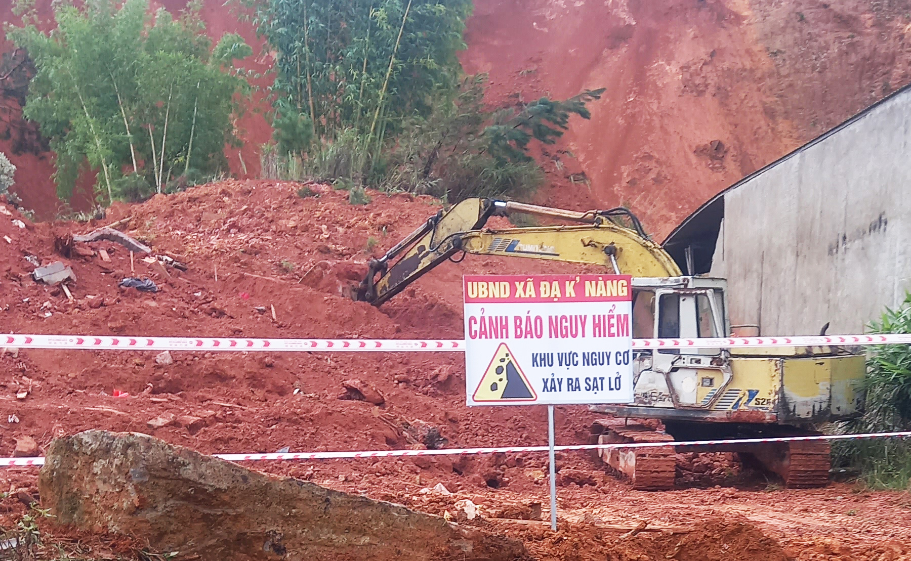 Vụ sạt lở đất khiến cô giáo tử vong: Di dời 11 hộ dân khỏi nơi nguy hiểm