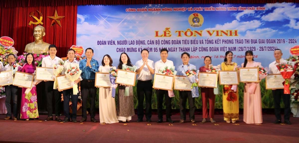 Tôn vinh đoàn viên, người lao động tiêu biểu ở Thái Bình