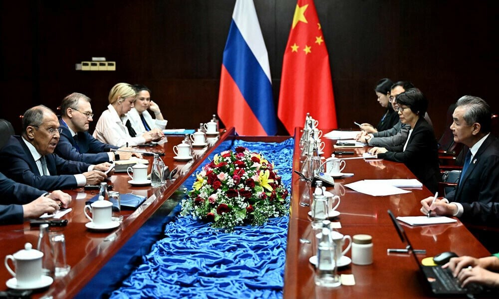 Các ngoại trưởng Nga, Trung Quốc gặp mặt: Khẳng định ủng hộ vai trò trung tâm của ASEAN