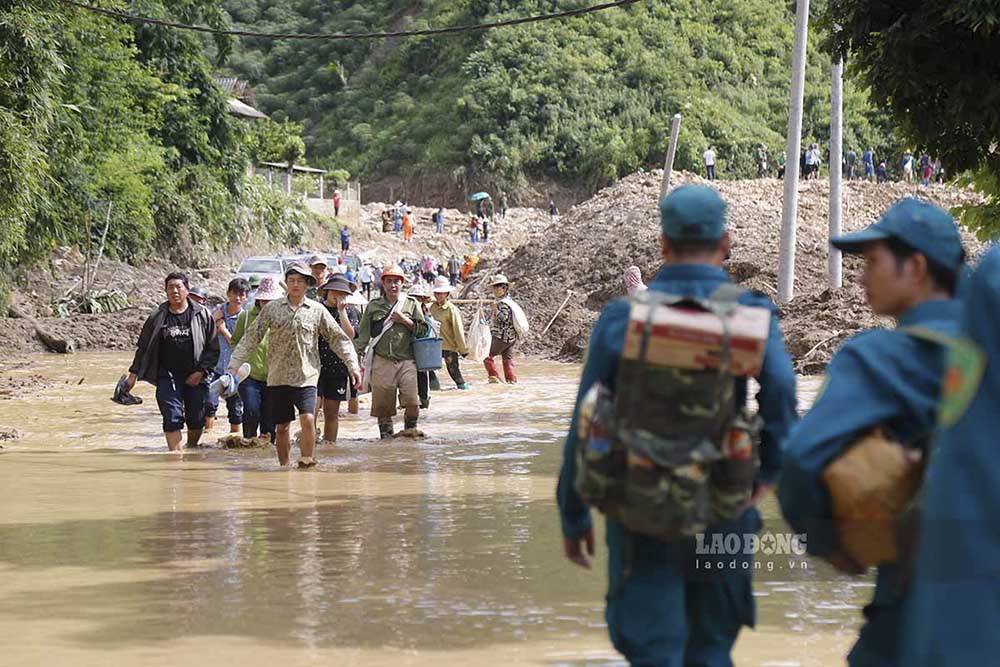 Tìm thấy 1 trong 5 người mất tích do mưa lũ tại Điện Biên