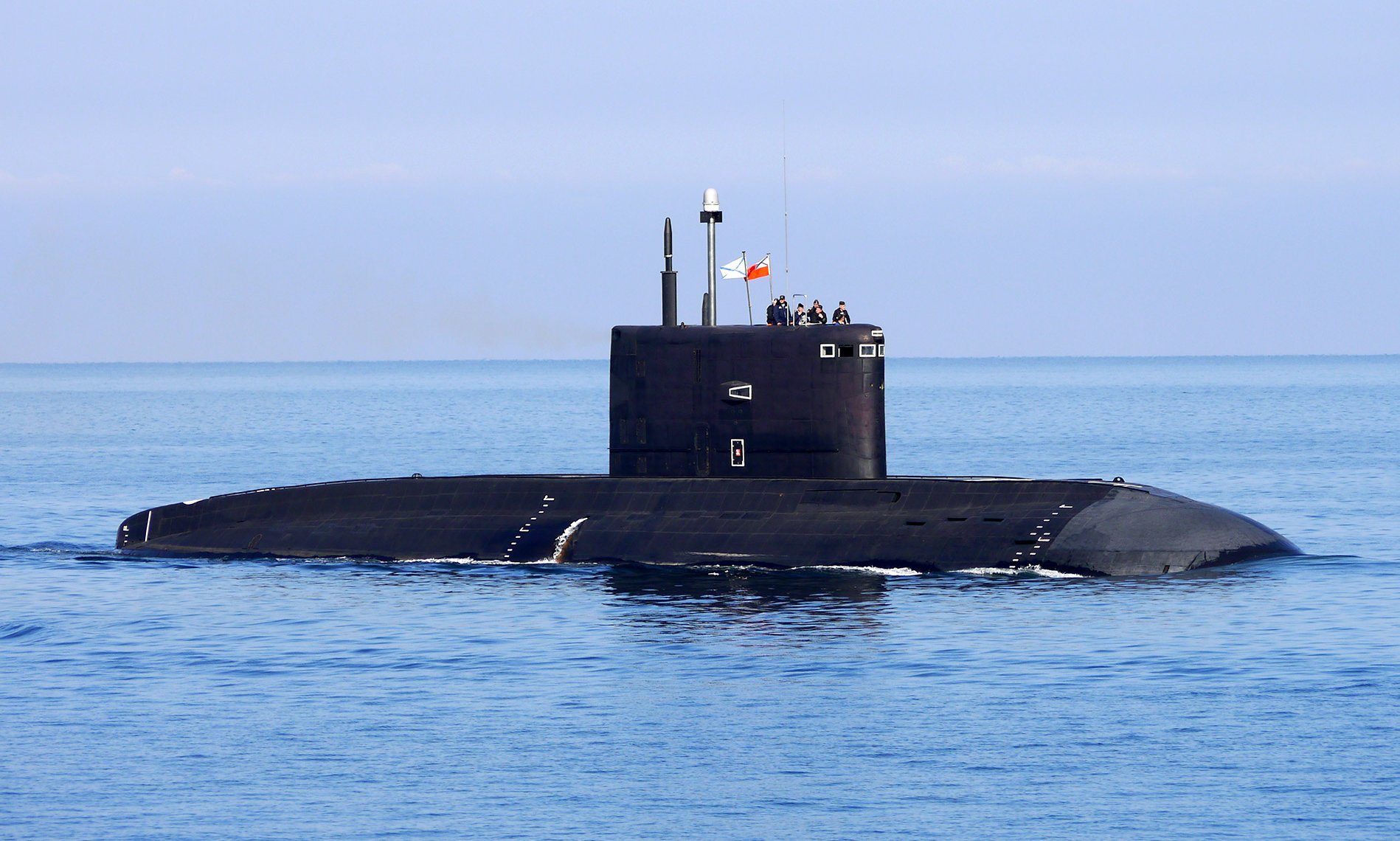 Ukraine nói Nga lần đầu điều động 3 tàu ngầm ra Biển Đen - biển Azov
