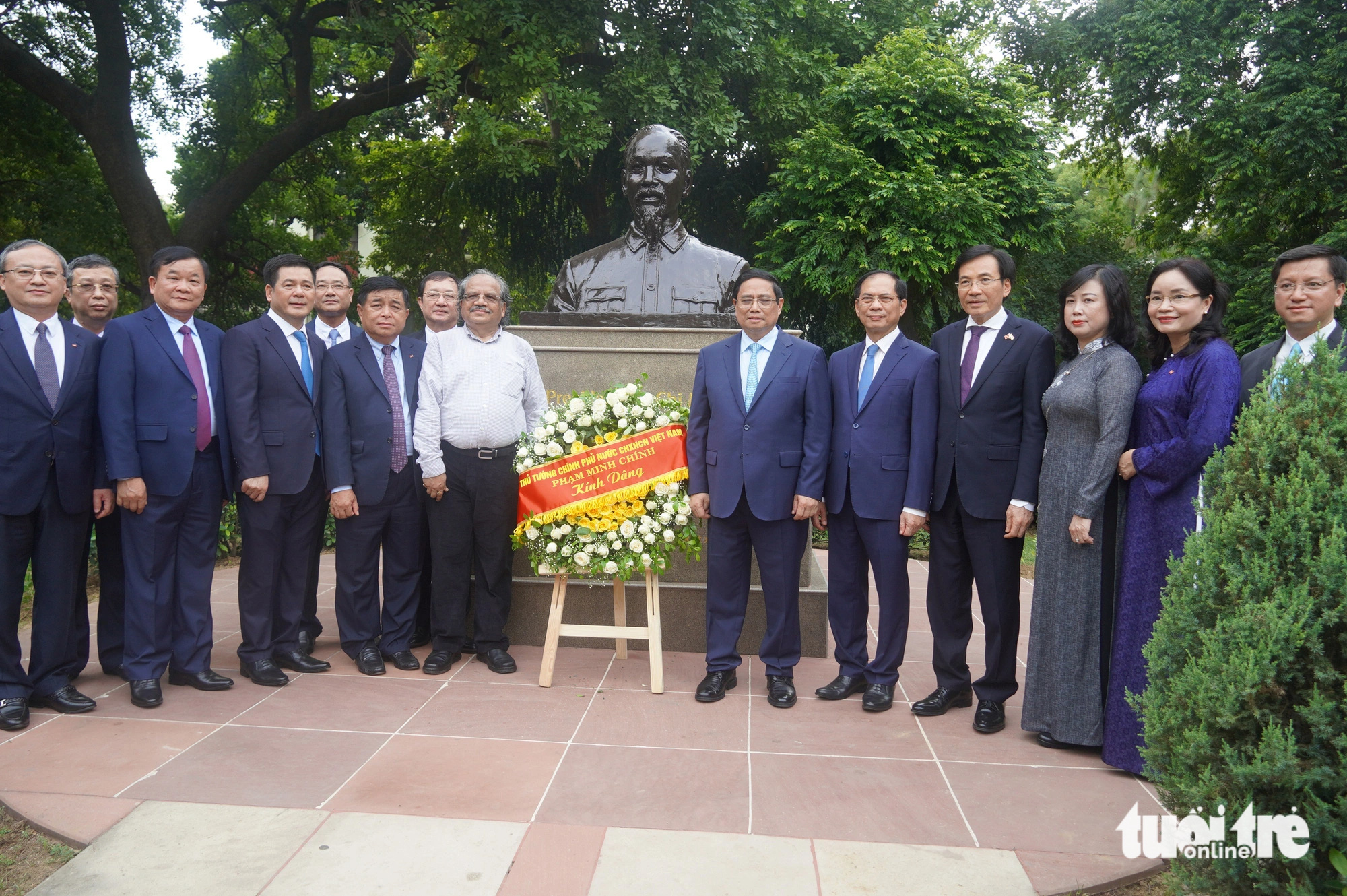 Thủ tướng: Nhiều người trẻ viếng Tổng Bí thư thể hiện lòng yêu nước, trách nhiệm với Tổ Quốc