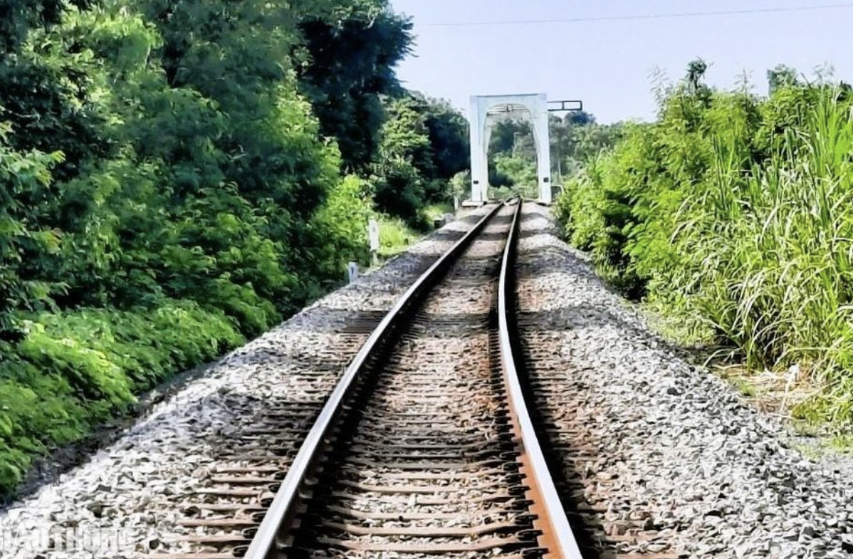Đi bộ trên đường sắt, thiếu niên 15 tuổi bị tàu hỏa tông tử vong