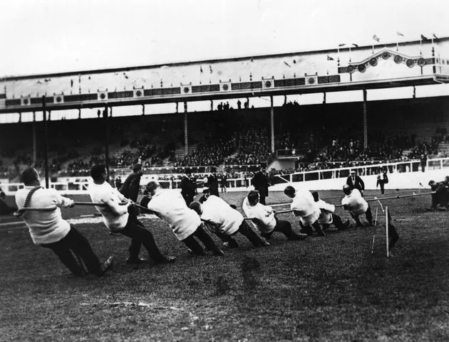 Bắn chim, kéo co và những môn thi độc lạ từng xuất hiện trong lịch sử Olympic